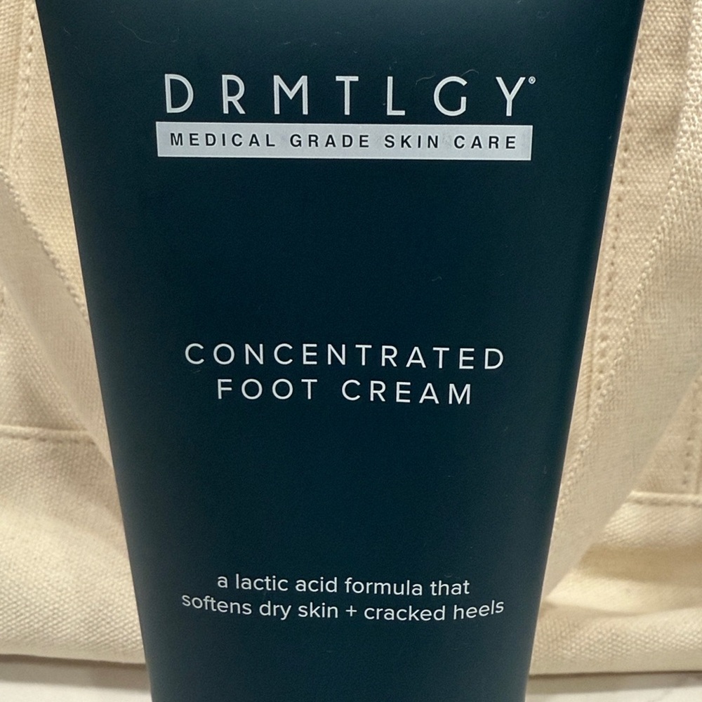 DRMTLGY Teal Box Accessories Gift Set Mug Water Bottle Foot Cream Tote Hair Clip - Picture 5 of 7